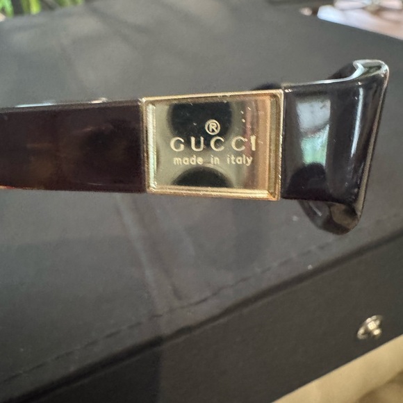 Gucci Black Oval Sunglasses Sleek Minimalist Design - Picture 3 of 4